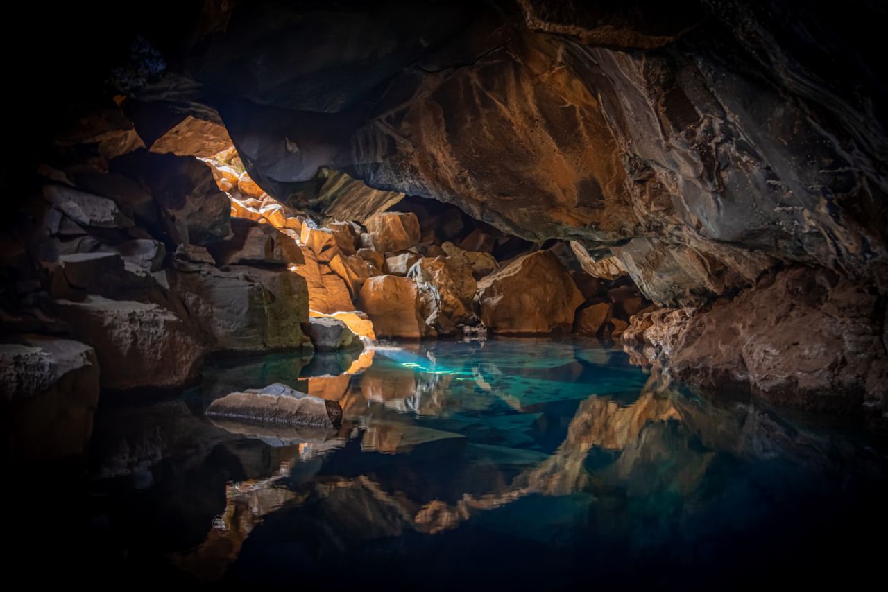 Explorez les fascinantes grottes de Stiffe